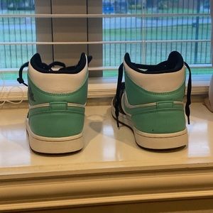 Selling Air Jordan 1 Mid Tropical Twist